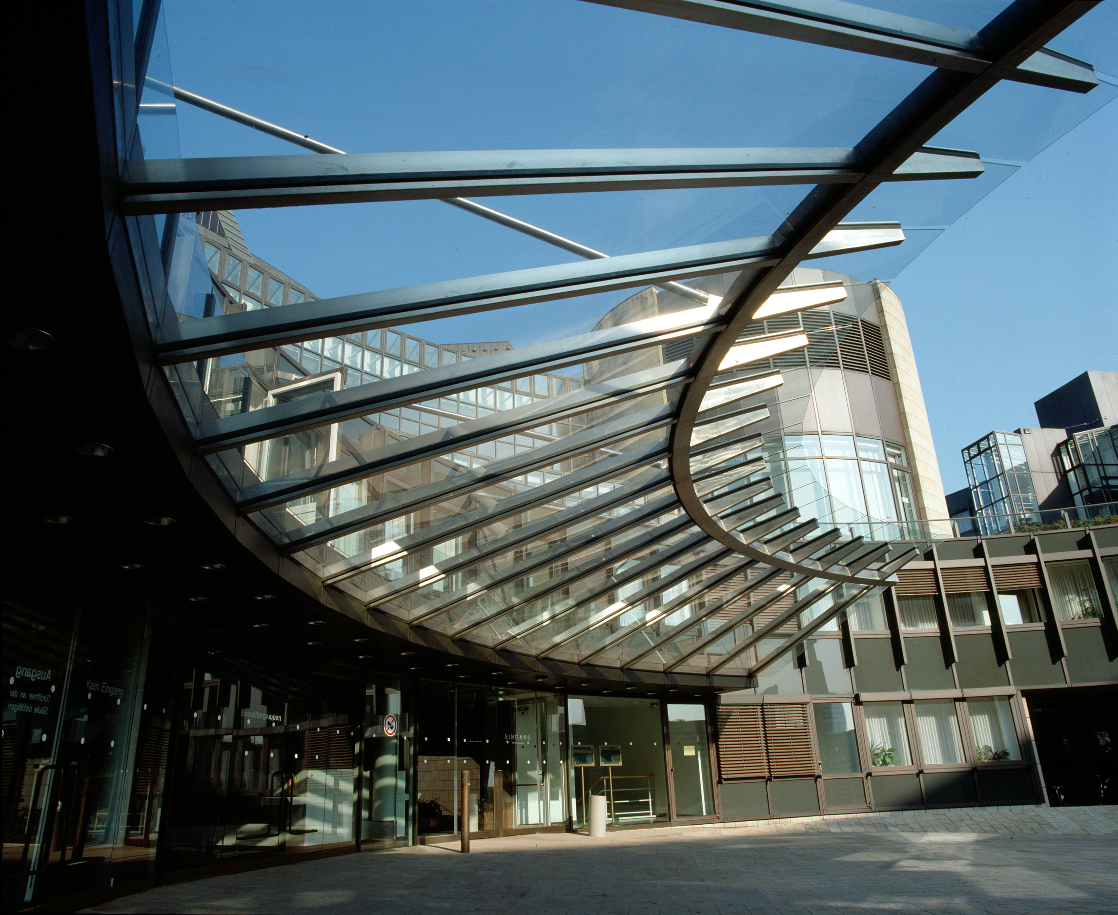 Haupteingang Landtag Haupteingang des Landtags NRW in Düsseldorf