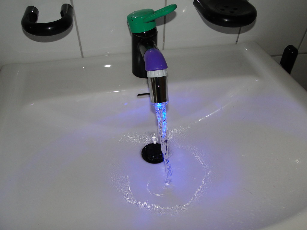 Kaltes Wasser - Blaues Licht (Blitz)